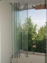 Balcony glazing